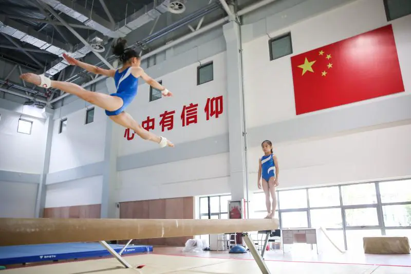 刻苦训练篮球时如何避免受伤的建议_0